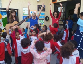 Aula de música com a Angelina