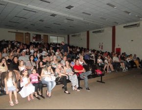 Peça teatral “Deu a Louca na Colméia”