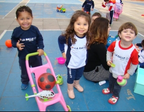 Creche I no pátio da Escola