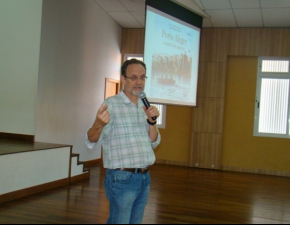 Alunos do 4º ano recebem Luis Augusto Fischer