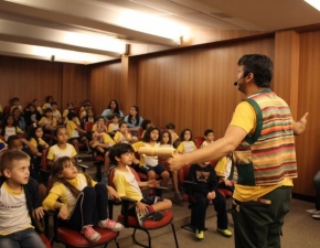 História Cantada e outras Mirabolâncias